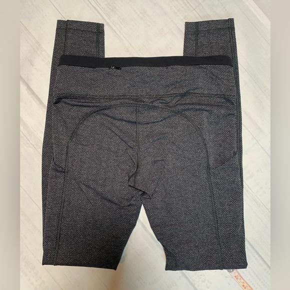 Lululemon Herringbone leggings. Black/gray. Size 8. - Picture 2 of 12